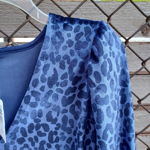 Torrid Leopard Cheetah Stretch Blue Velvet V-Neck Long Sleeve Bodysuit 2X 3X 4X - Picture 10 of 11